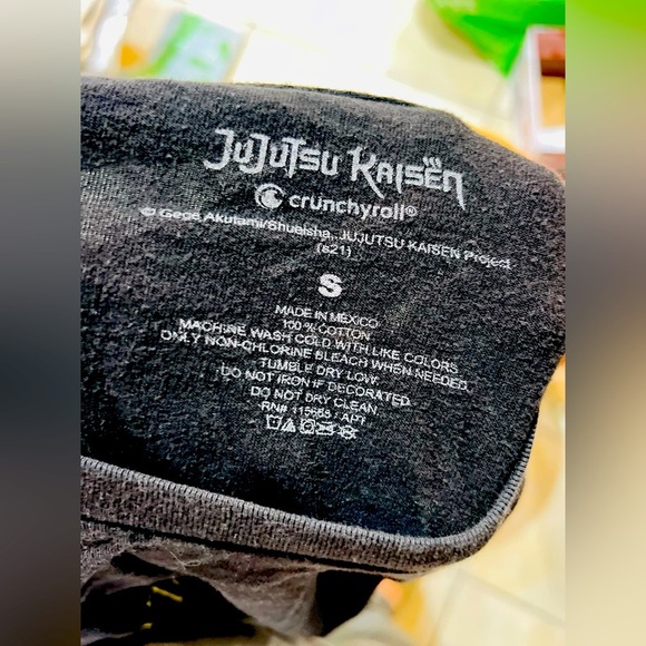 Jujutsu Kaisen Anime Manga TShirt - Size S  Crunchy Roll Rare - Picture 5 of 5